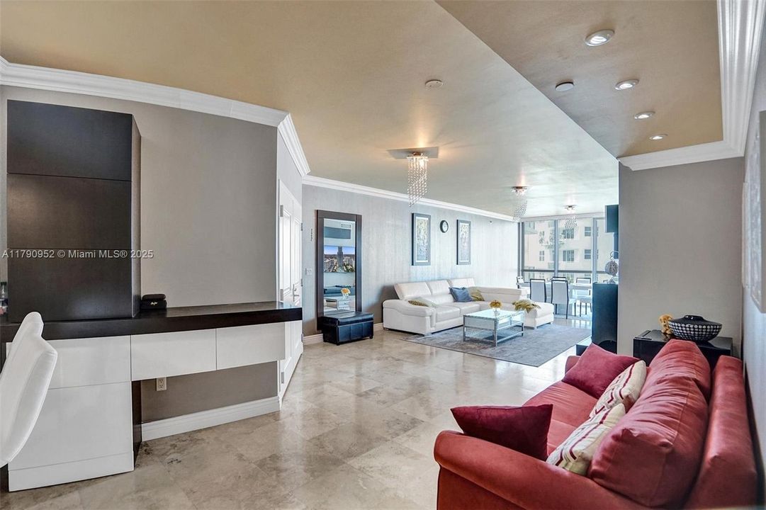 For Sale: $1,200,000 (2 beds, 2 baths, 1733 Square Feet)