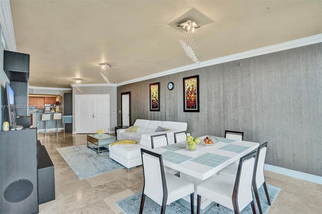 For Sale: $1,200,000 (2 beds, 2 baths, 1733 Square Feet)