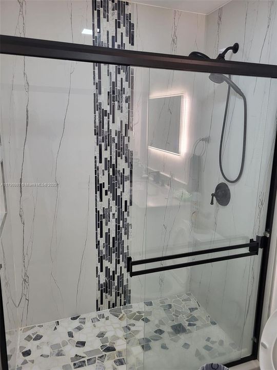 MAIN BATHROOM SHOWER