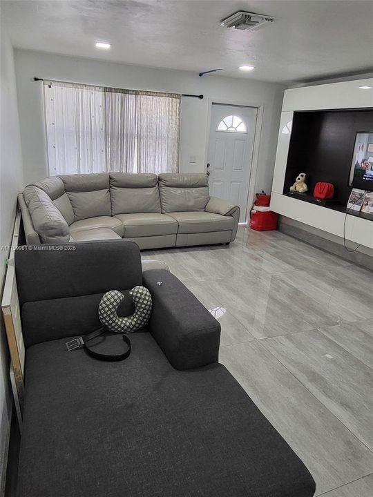 2ND UNIT LIVING ROOM