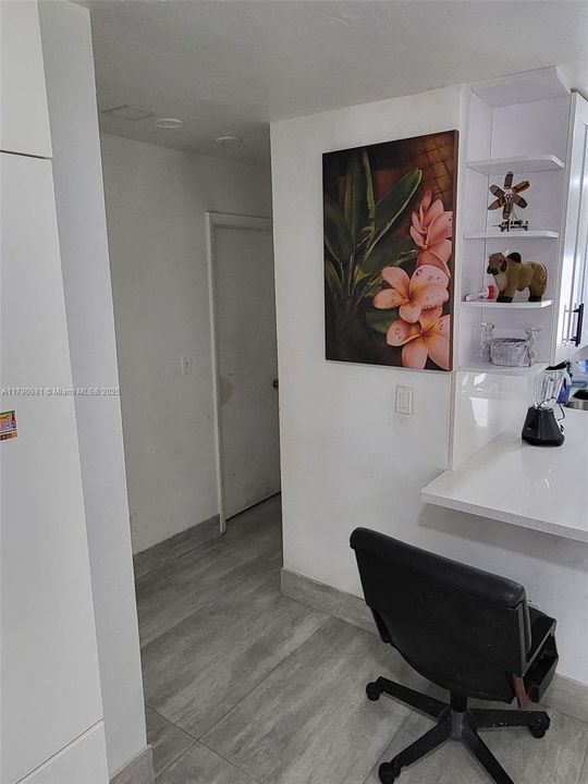 VIEW OF THE SECOND UNIT HALLWAY