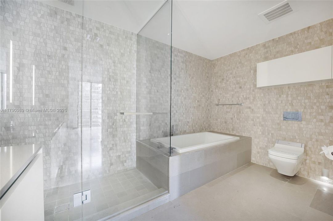 Tub in Master Bath