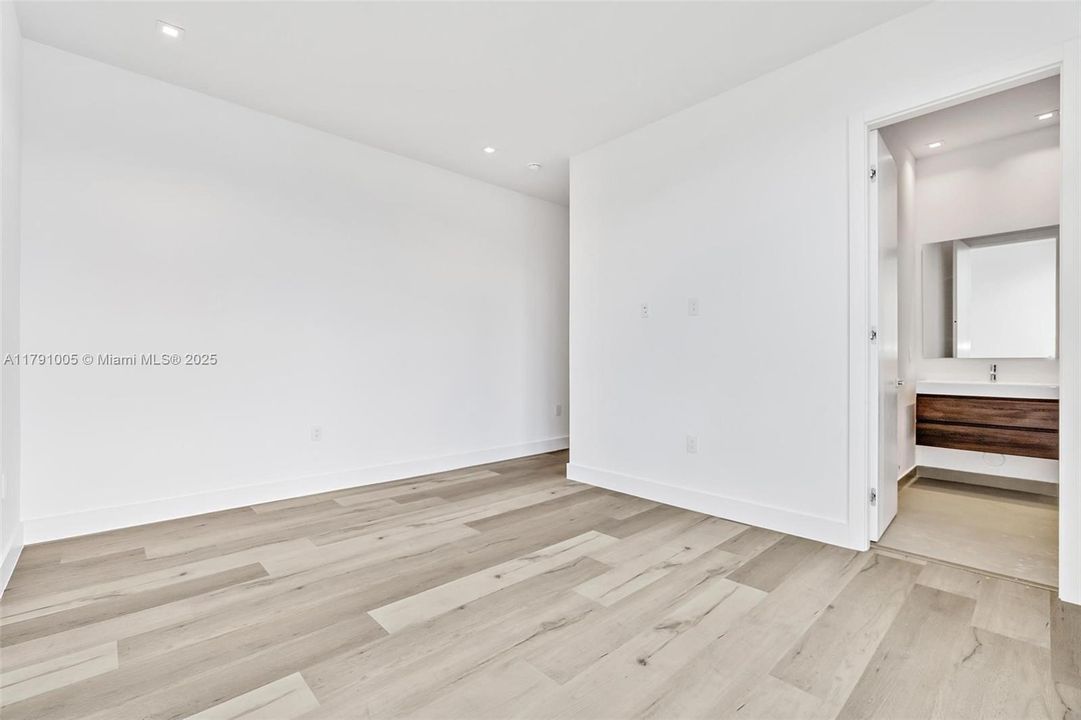 Недавно арендовано: $16,000 (4 спален, 4 ванн, 4034 Квадратных фут)