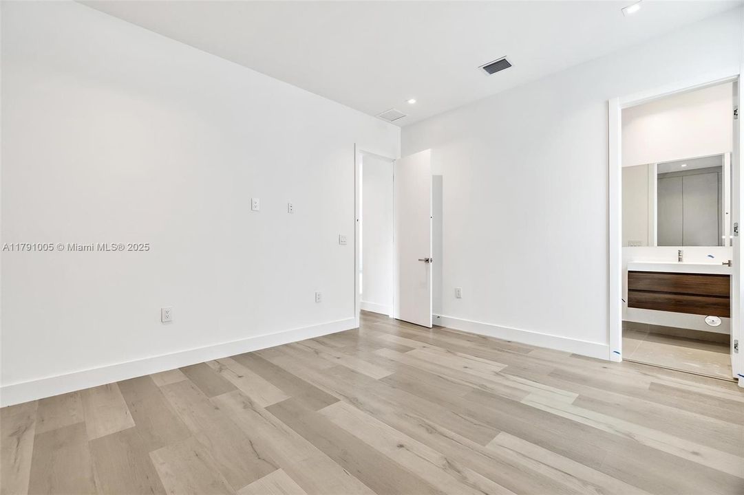 Недавно арендовано: $16,000 (4 спален, 4 ванн, 4034 Квадратных фут)