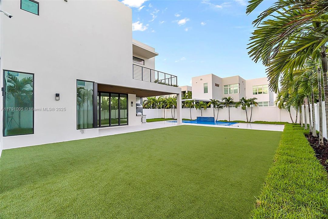 Недавно арендовано: $16,000 (4 спален, 4 ванн, 4034 Квадратных фут)