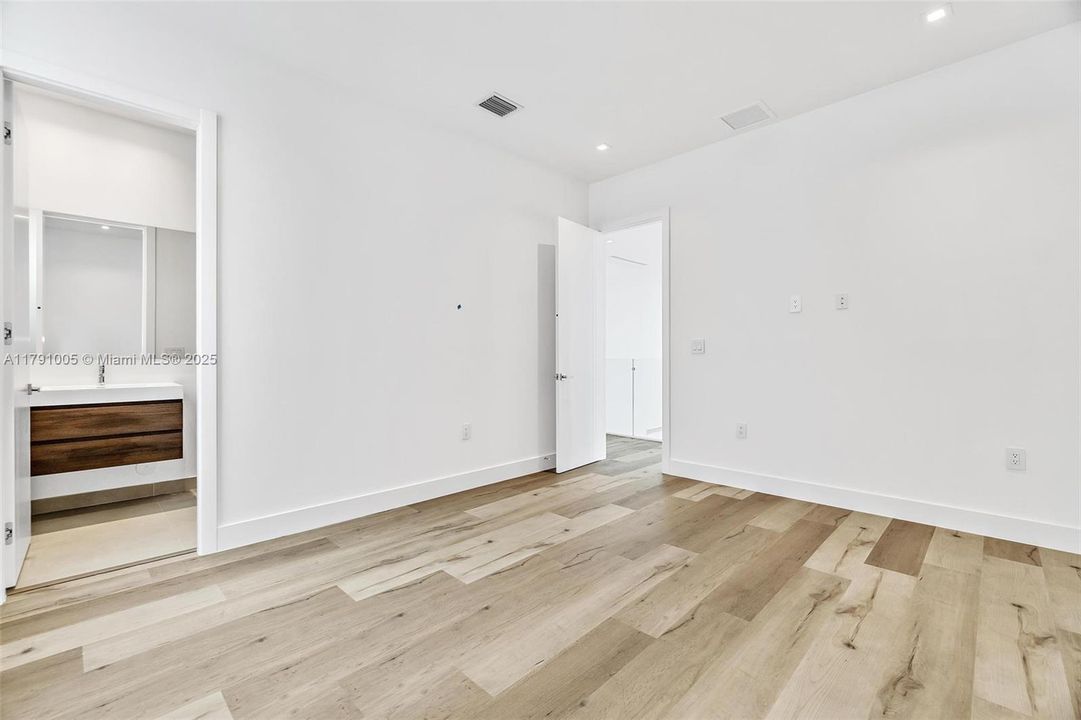 Недавно арендовано: $16,000 (4 спален, 4 ванн, 4034 Квадратных фут)