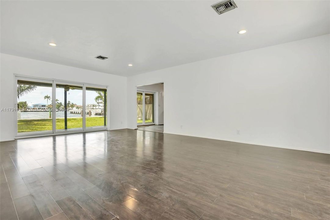 Под контрактом: $3,650,000 (3 спален, 2 ванн, 0 Квадратных фут)