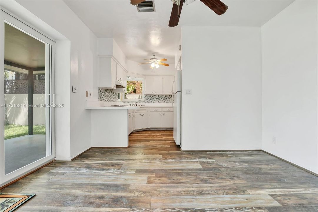 Под контрактом: $3,650,000 (3 спален, 2 ванн, 0 Квадратных фут)