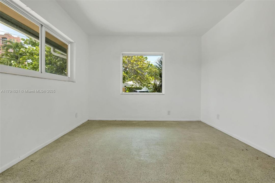 Под контрактом: $3,650,000 (3 спален, 2 ванн, 0 Квадратных фут)