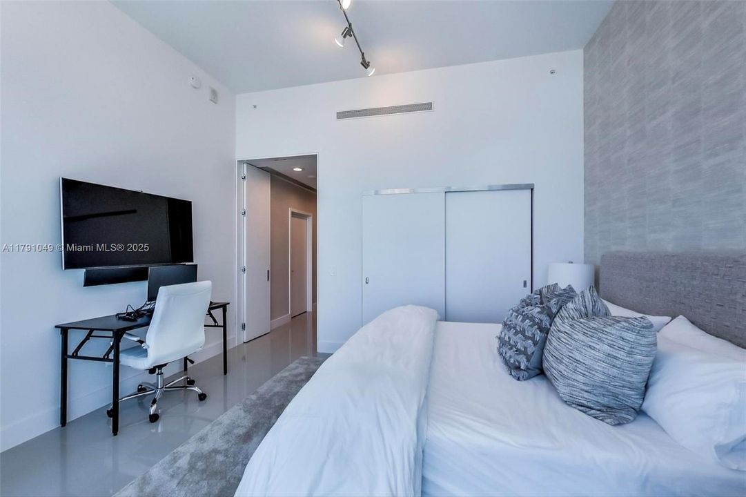 2nd bedroom