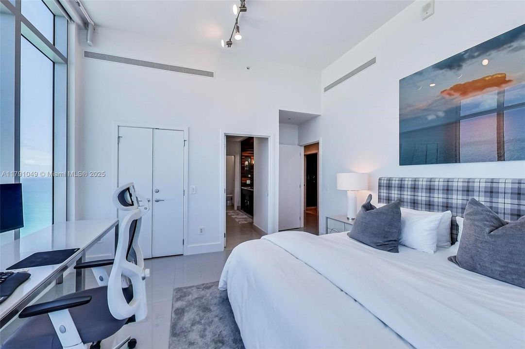 2nd bedroom facing west