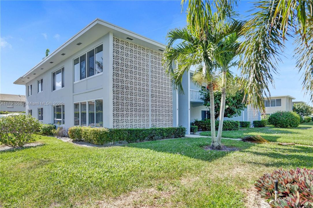 Recently Sold: $149,000 (2 beds, 2 baths, 1104 Square Feet)