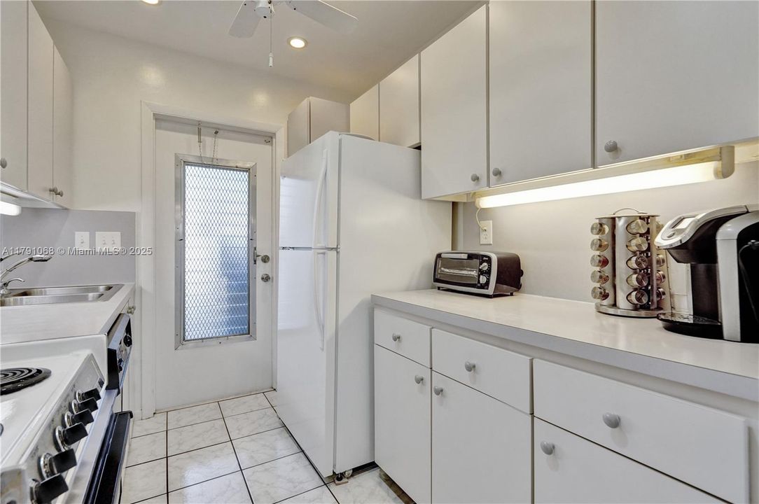 Recently Sold: $149,000 (2 beds, 2 baths, 1104 Square Feet)