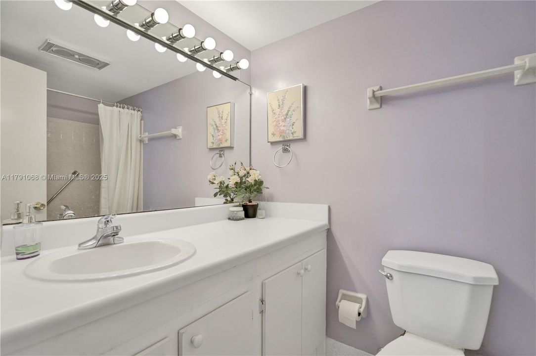 Recently Sold: $149,000 (2 beds, 2 baths, 1104 Square Feet)