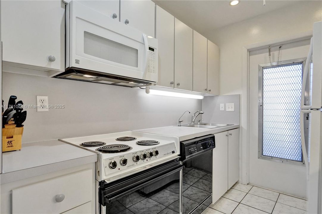 Recently Sold: $149,000 (2 beds, 2 baths, 1104 Square Feet)