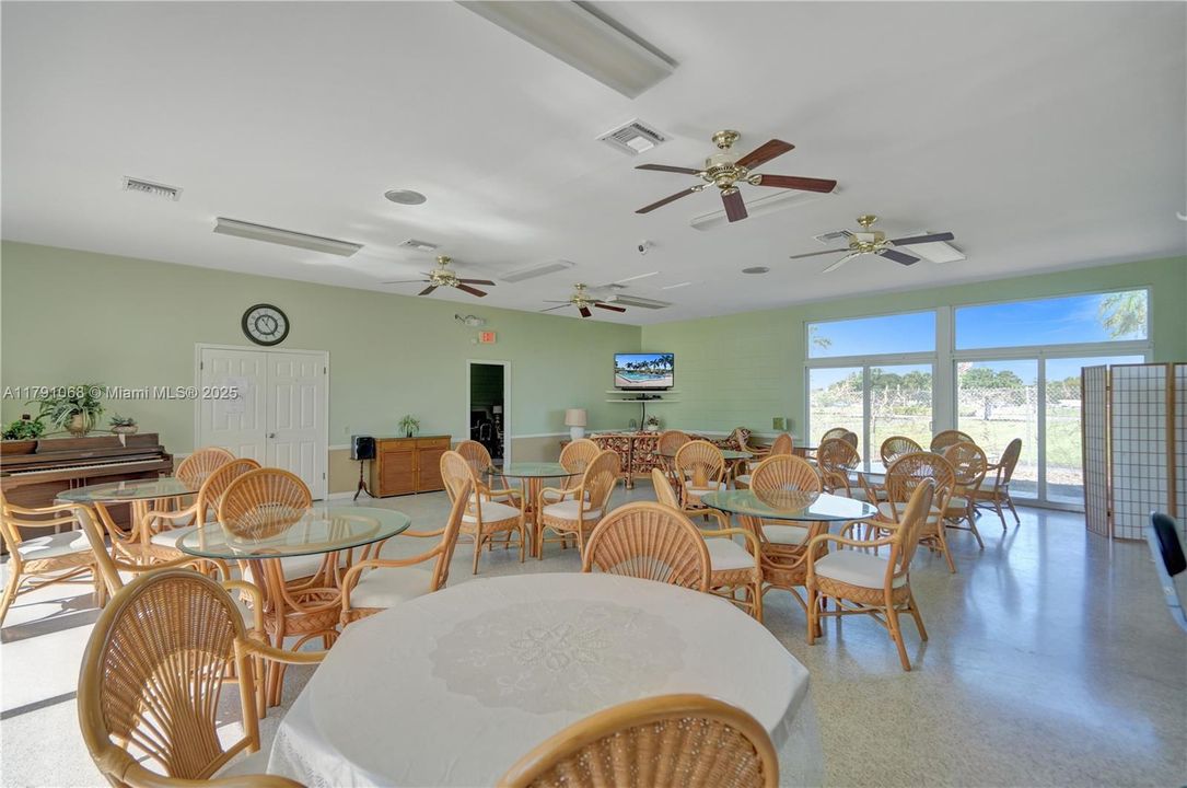 Recently Sold: $149,000 (2 beds, 2 baths, 1104 Square Feet)