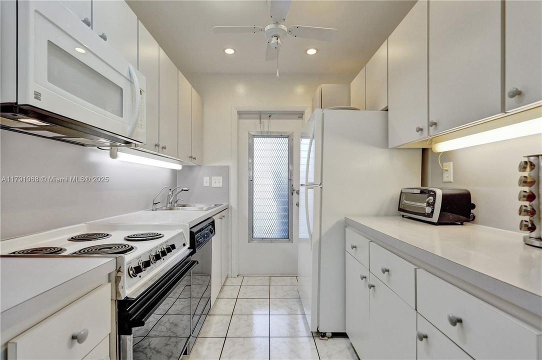 Recently Sold: $149,000 (2 beds, 2 baths, 1104 Square Feet)