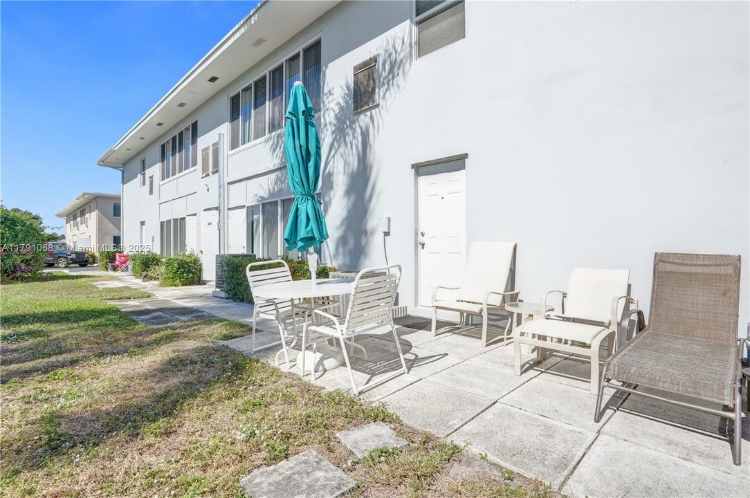 Recently Sold: $149,000 (2 beds, 2 baths, 1104 Square Feet)