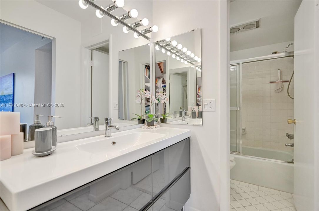 Recently Sold: $149,000 (2 beds, 2 baths, 1104 Square Feet)