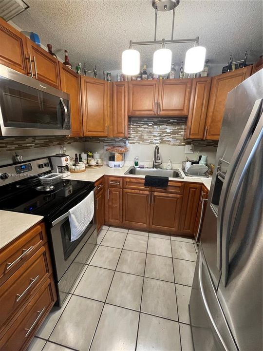 Недавно продано: $264,999 (2 спален, 2 ванн, 838 Квадратных фут)