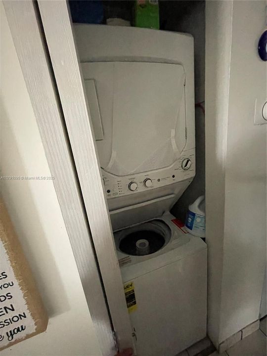 Недавно продано: $264,999 (2 спален, 2 ванн, 838 Квадратных фут)