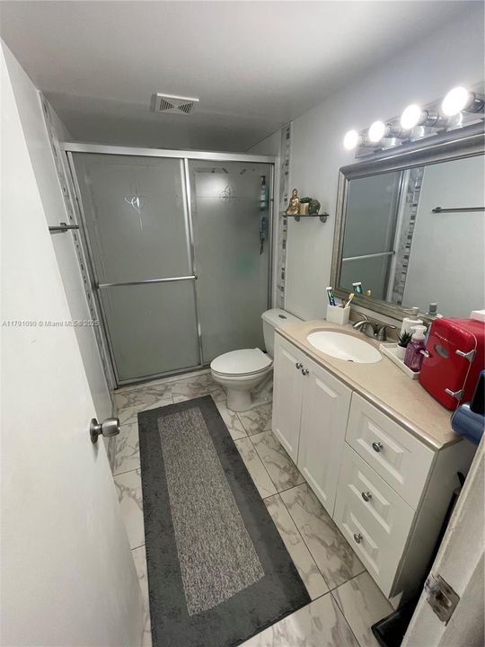 Недавно продано: $264,999 (2 спален, 2 ванн, 838 Квадратных фут)