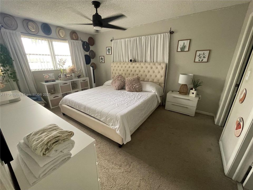 Недавно продано: $264,999 (2 спален, 2 ванн, 838 Квадратных фут)