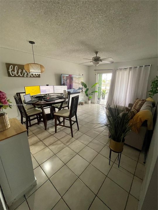 Недавно продано: $264,999 (2 спален, 2 ванн, 838 Квадратных фут)