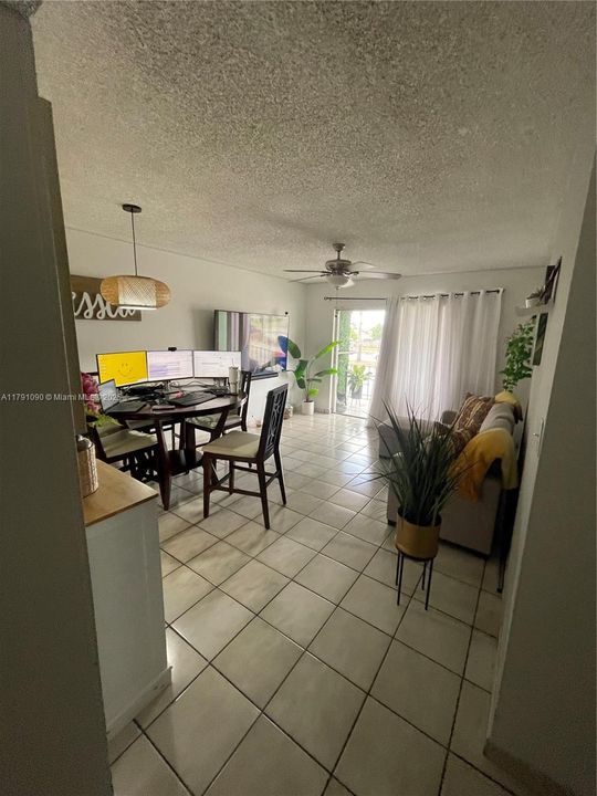 Недавно продано: $264,999 (2 спален, 2 ванн, 838 Квадратных фут)