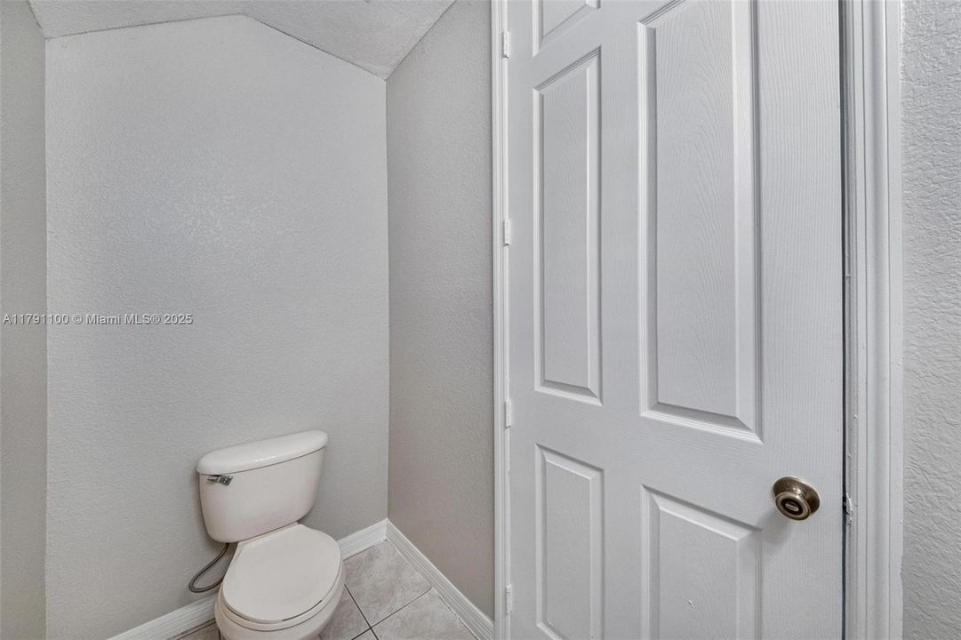 Vendido Recientemente: $506,000 (4 camas, 2 baños, 2201 Pies cuadrados)