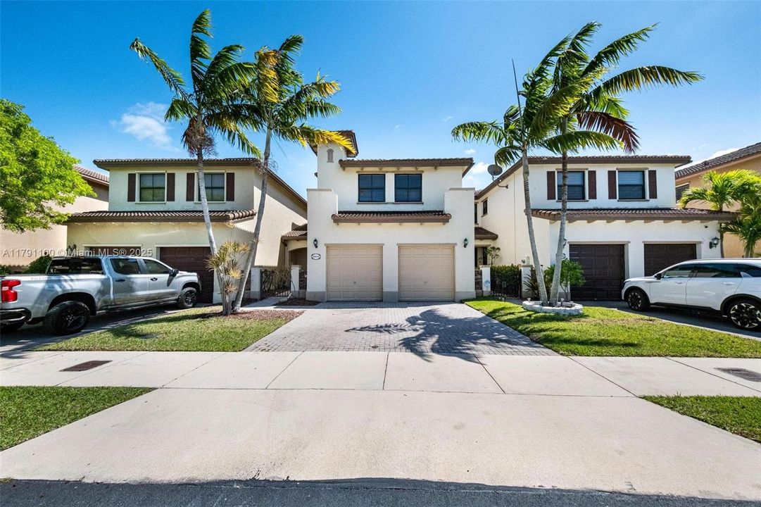 Vendido Recientemente: $506,000 (4 camas, 2 baños, 2201 Pies cuadrados)