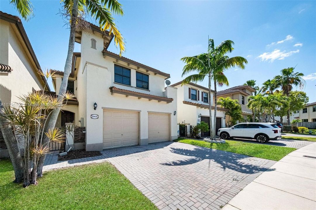 Vendido Recientemente: $506,000 (4 camas, 2 baños, 2201 Pies cuadrados)