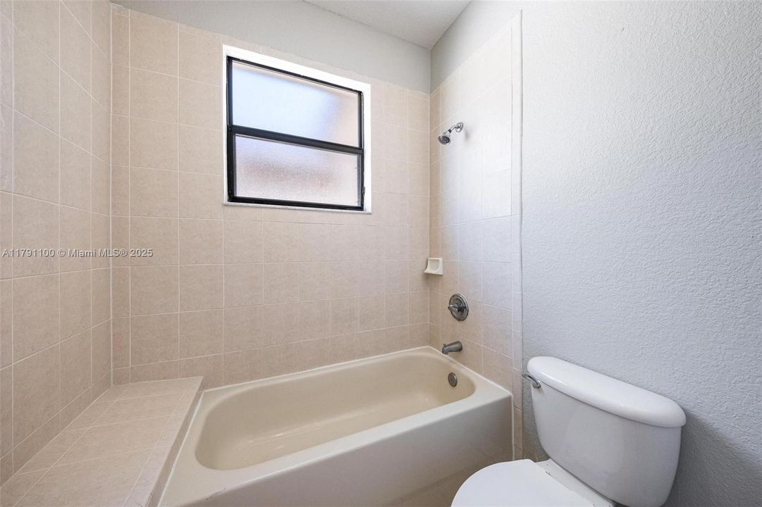 Vendido Recientemente: $506,000 (4 camas, 2 baños, 2201 Pies cuadrados)