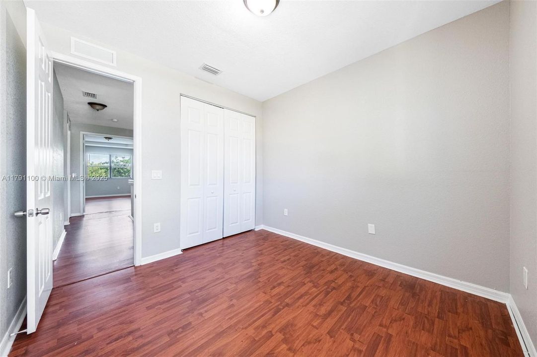 Vendido Recientemente: $506,000 (4 camas, 2 baños, 2201 Pies cuadrados)