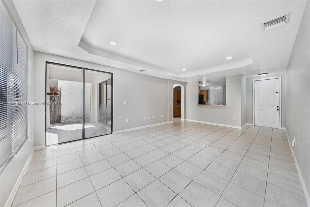 Vendido Recientemente: $506,000 (4 camas, 2 baños, 2201 Pies cuadrados)