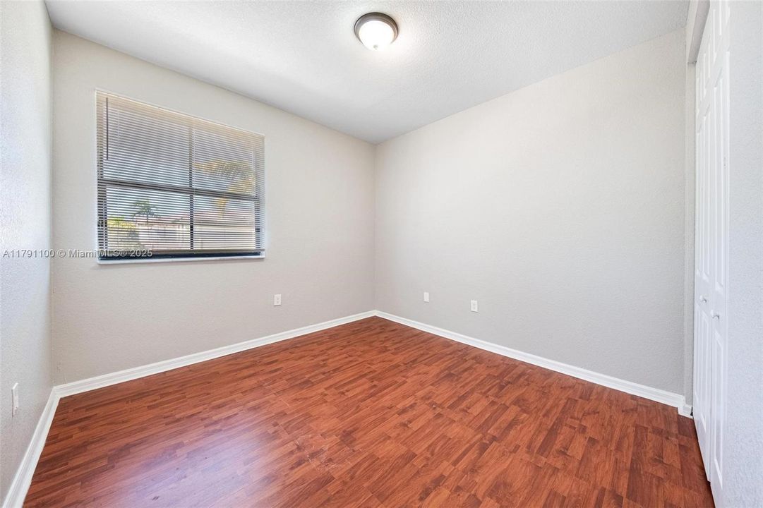 Vendido Recientemente: $506,000 (4 camas, 2 baños, 2201 Pies cuadrados)