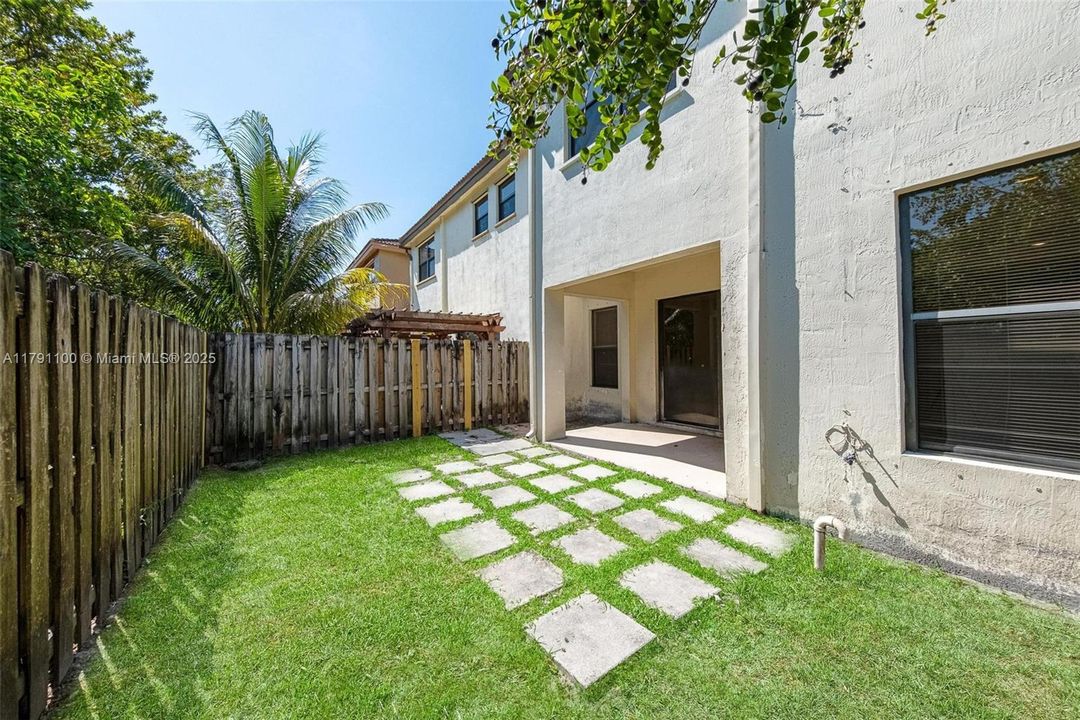 Vendido Recientemente: $506,000 (4 camas, 2 baños, 2201 Pies cuadrados)