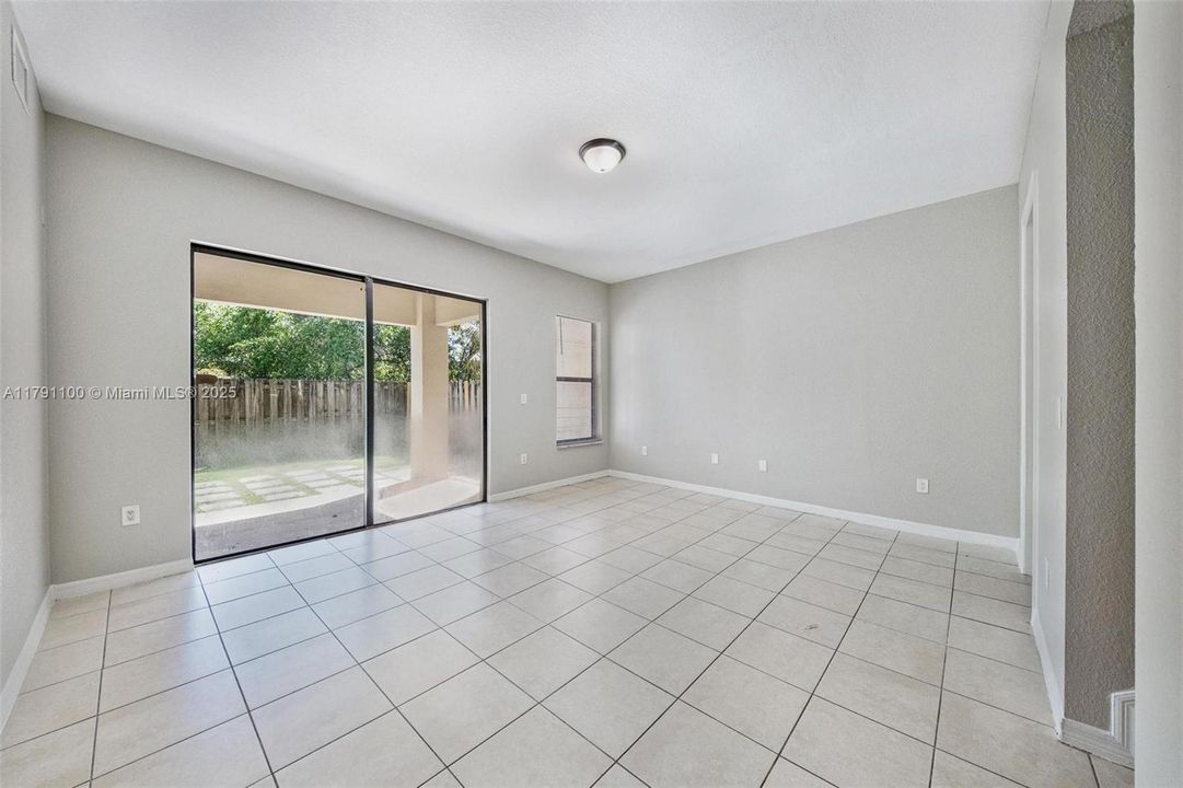 Vendido Recientemente: $506,000 (4 camas, 2 baños, 2201 Pies cuadrados)