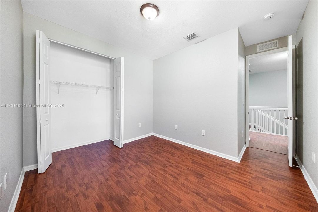 Vendido Recientemente: $506,000 (4 camas, 2 baños, 2201 Pies cuadrados)