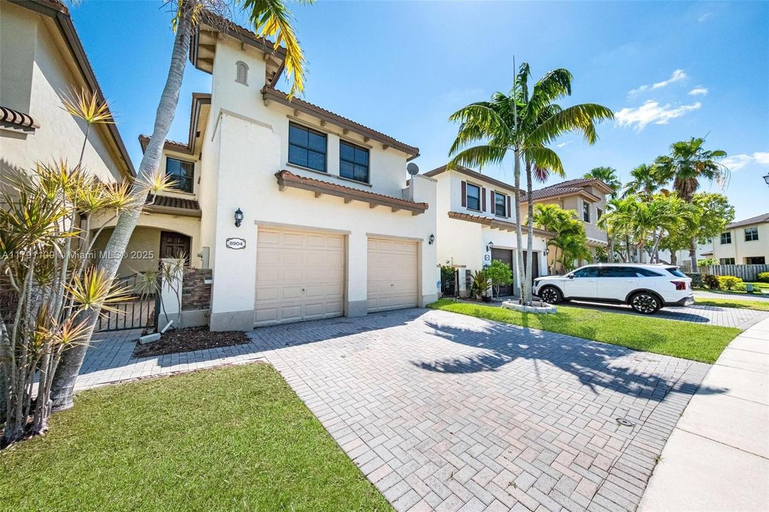 Vendido Recientemente: $506,000 (4 camas, 2 baños, 2201 Pies cuadrados)