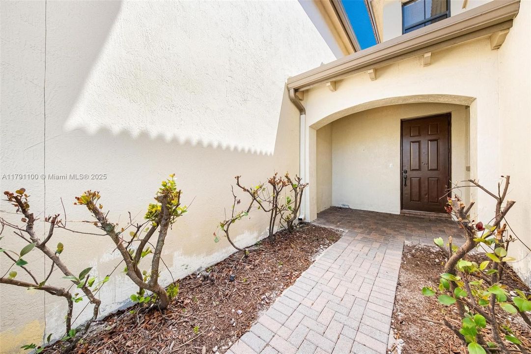 Vendido Recientemente: $506,000 (4 camas, 2 baños, 2201 Pies cuadrados)