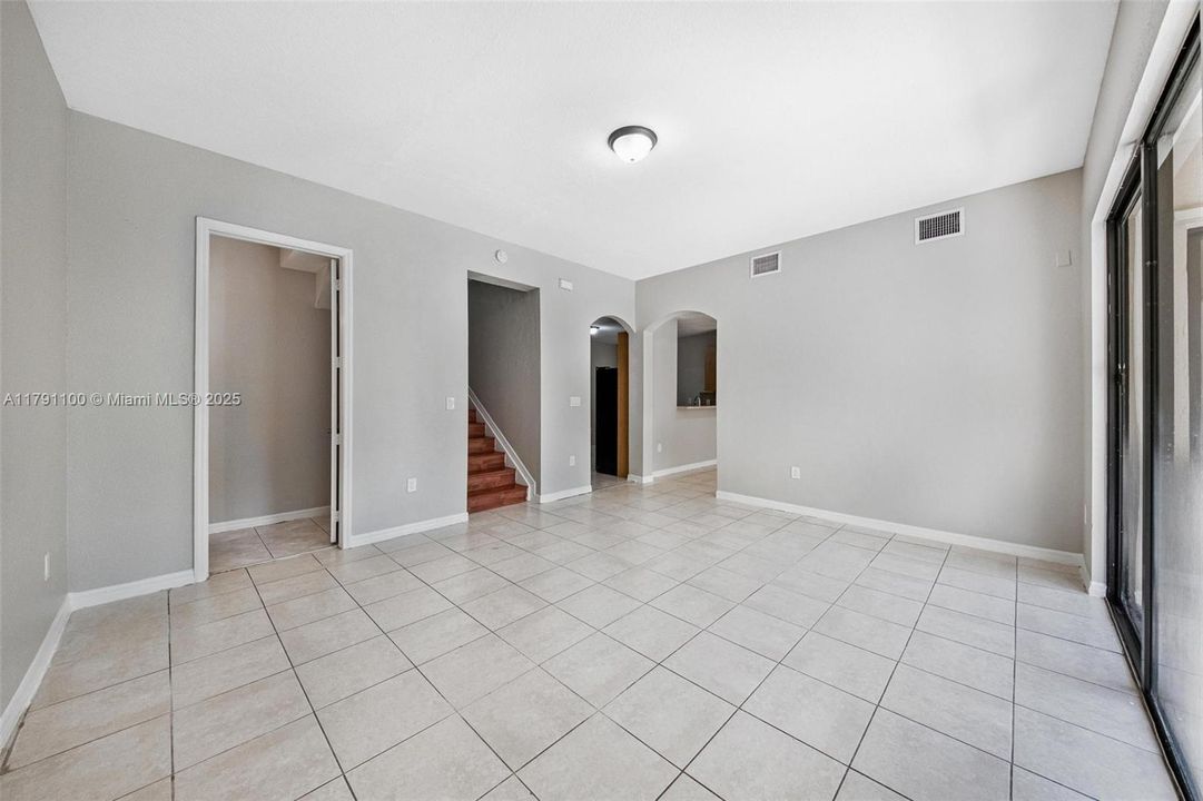 Vendido Recientemente: $506,000 (4 camas, 2 baños, 2201 Pies cuadrados)