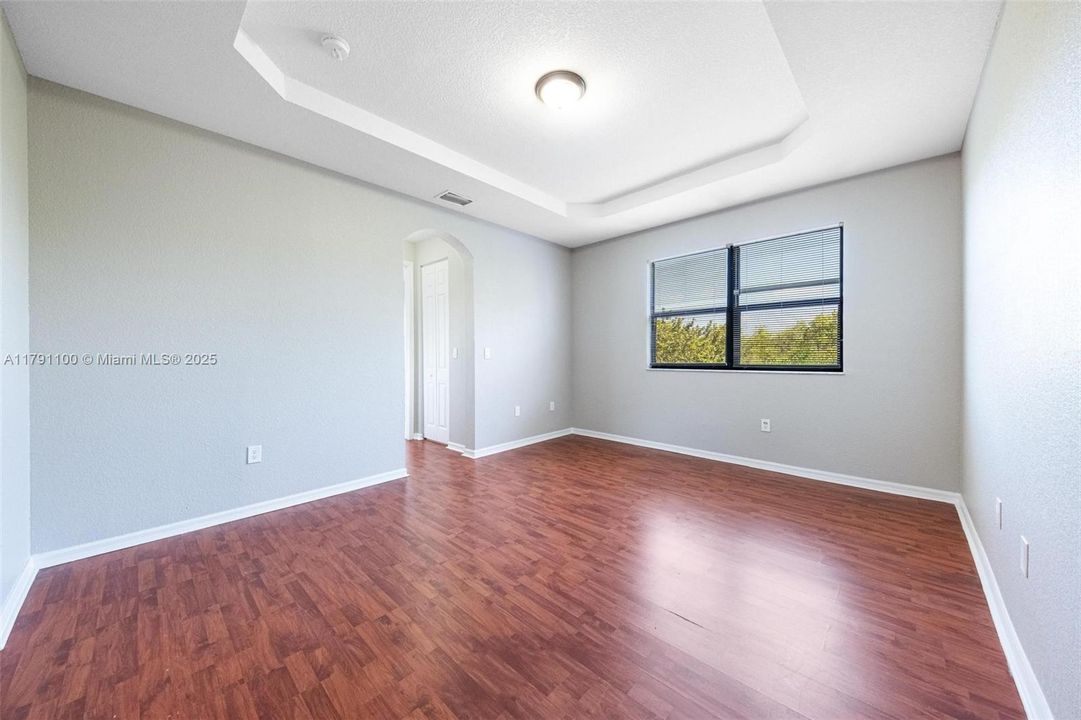 Vendido Recientemente: $506,000 (4 camas, 2 baños, 2201 Pies cuadrados)