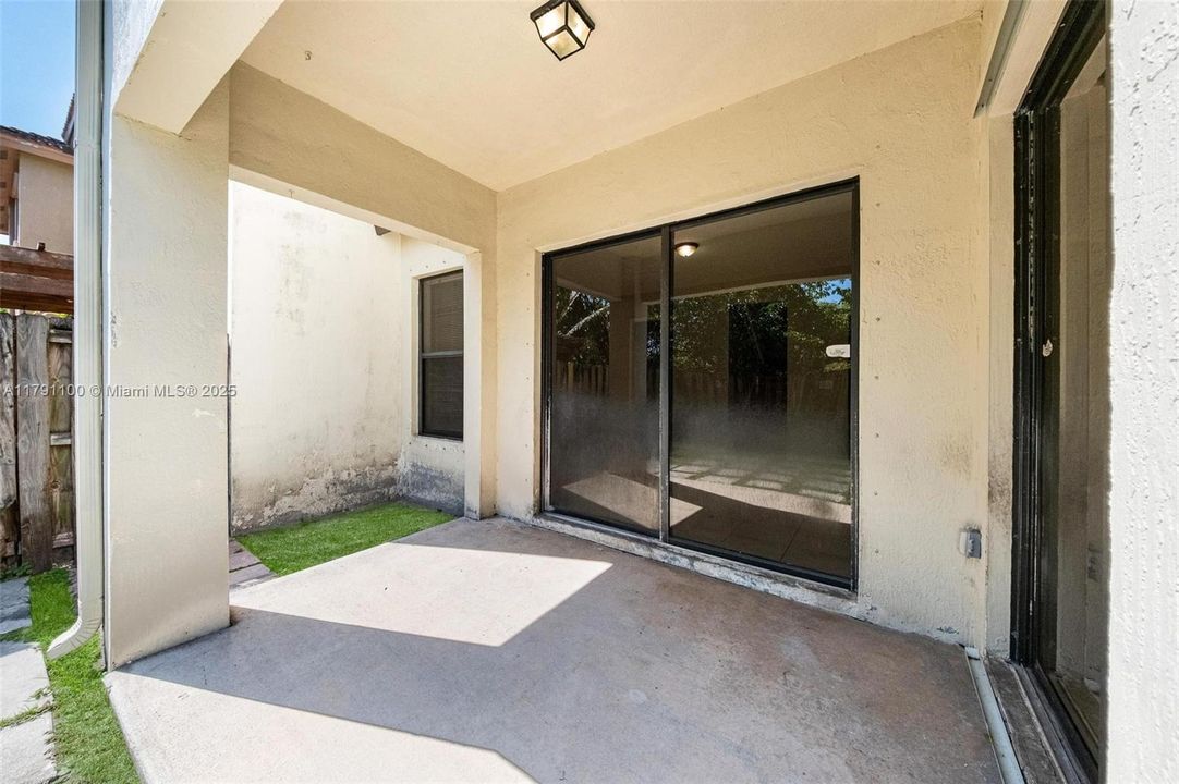 Vendido Recientemente: $506,000 (4 camas, 2 baños, 2201 Pies cuadrados)