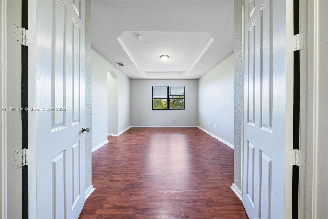 Vendido Recientemente: $506,000 (4 camas, 2 baños, 2201 Pies cuadrados)