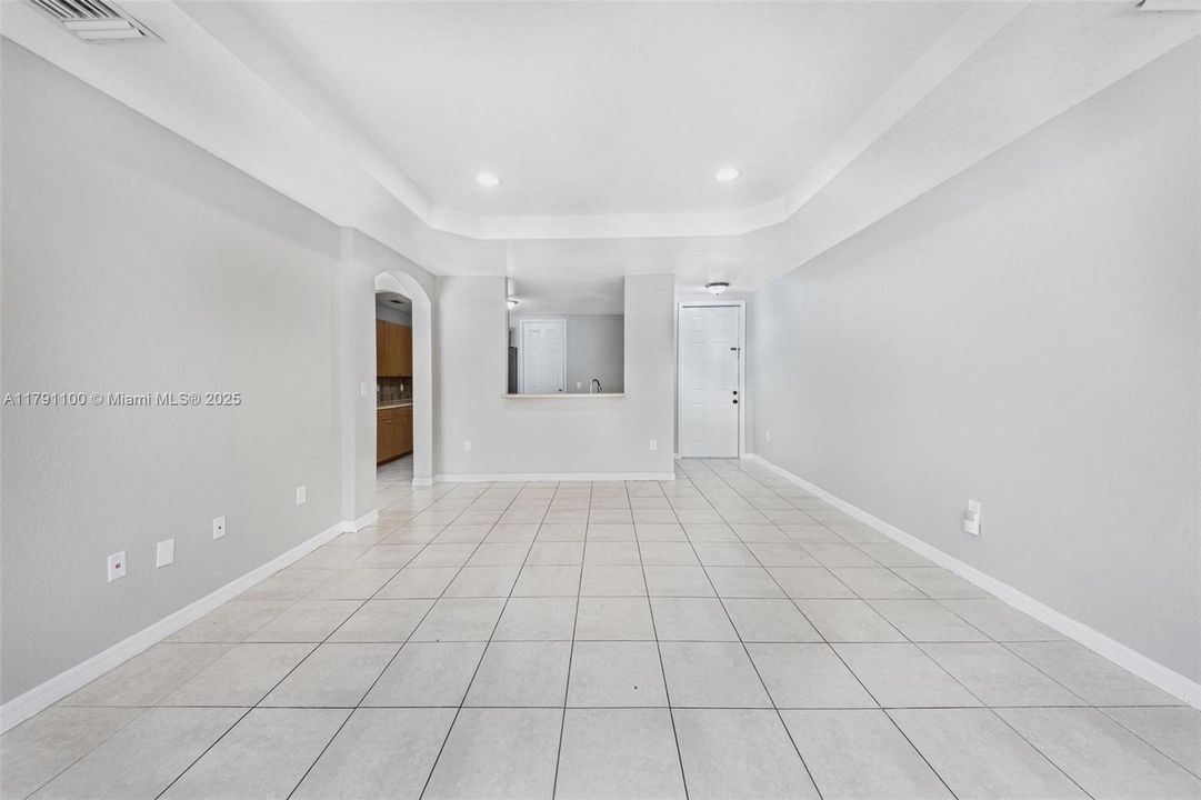 Vendido Recientemente: $506,000 (4 camas, 2 baños, 2201 Pies cuadrados)