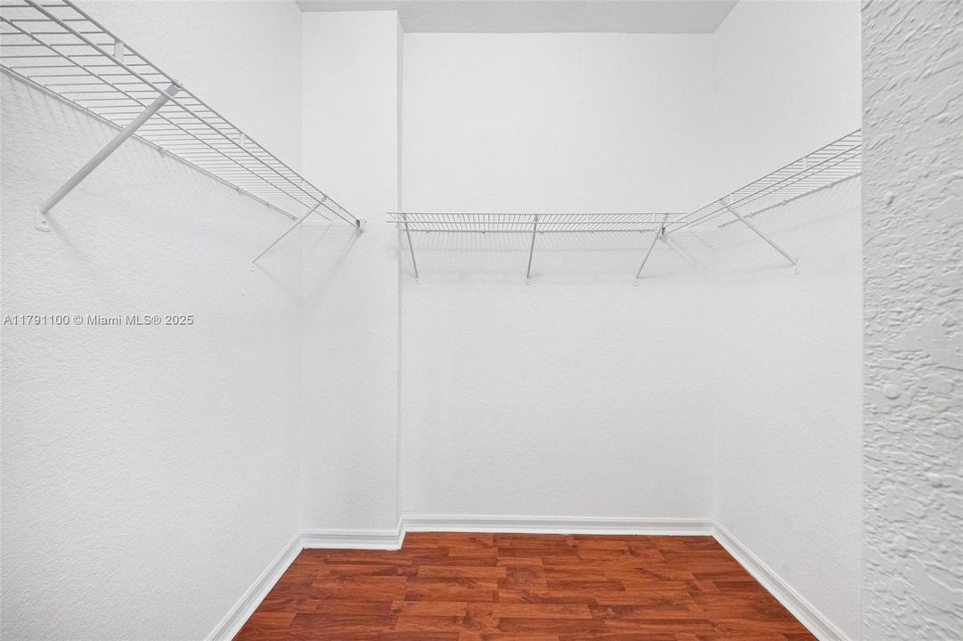 Vendido Recientemente: $506,000 (4 camas, 2 baños, 2201 Pies cuadrados)