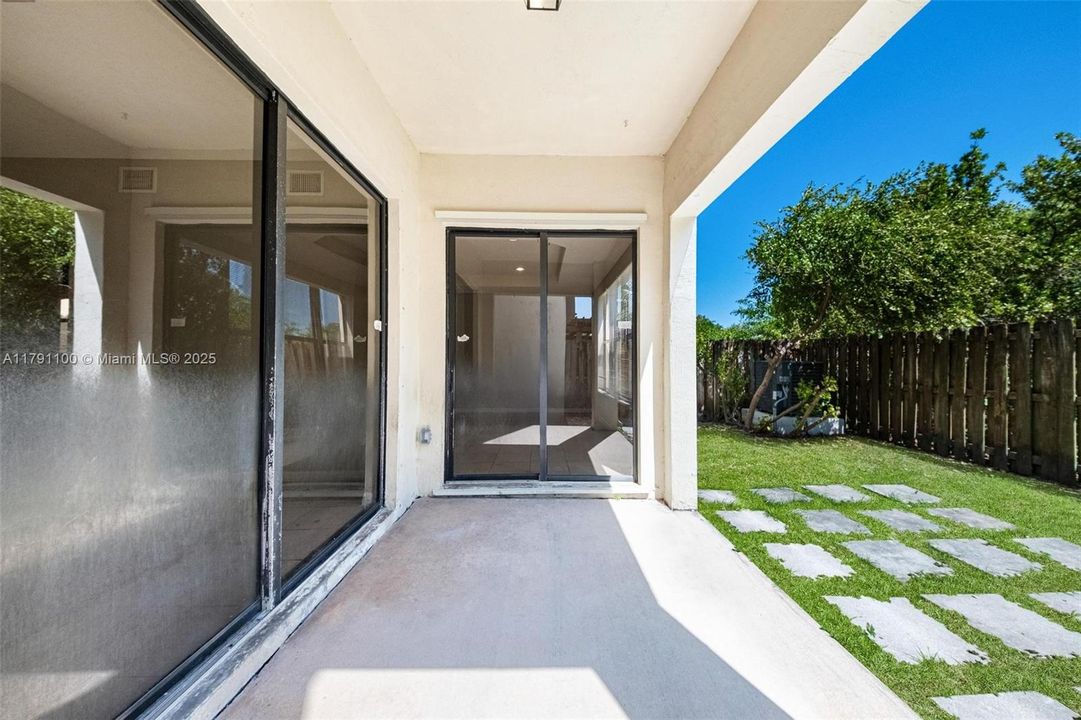 Vendido Recientemente: $506,000 (4 camas, 2 baños, 2201 Pies cuadrados)