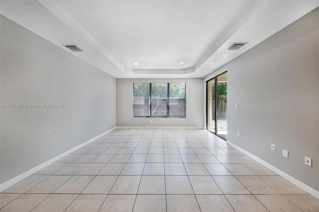 Vendido Recientemente: $506,000 (4 camas, 2 baños, 2201 Pies cuadrados)