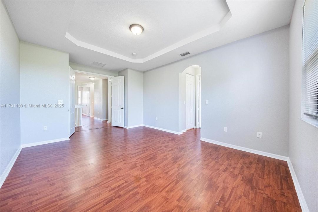 Vendido Recientemente: $506,000 (4 camas, 2 baños, 2201 Pies cuadrados)